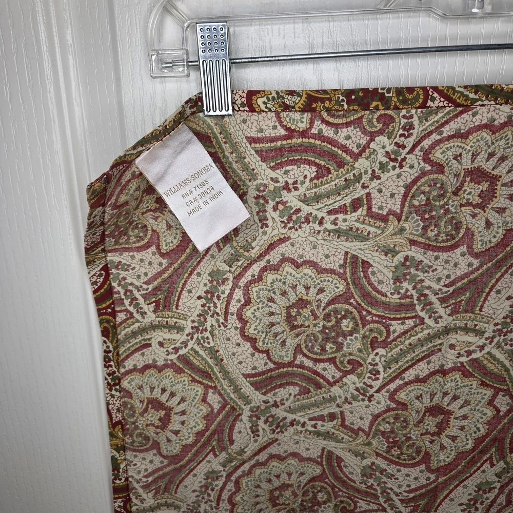 Williams Sonoma Paisley Linens Set 2 Tablecloth And 6 Napkins- Red and Green